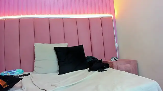 queenstarhy Adlı Modelin Canlı XXX Sohbeti
