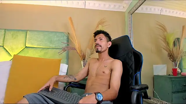 NoaahTylor Chat XXX in diretta