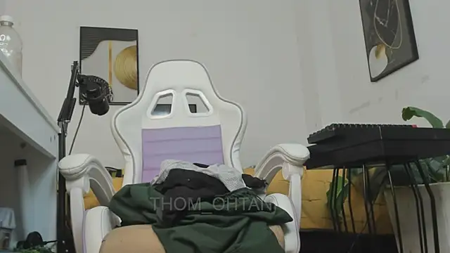 Thom_Ohtani's Live XXX Chat