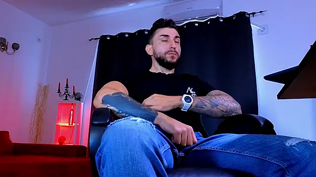 צ'אט XXX בשידור חי של MightyAaron66