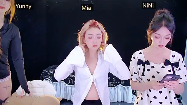 Chat XXX en directo de MiNi-U