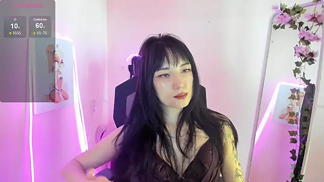 AliceeinWonderlanddd Chat XXX in diretta
