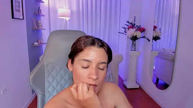 Czat XXX na żywo – hanna_mils