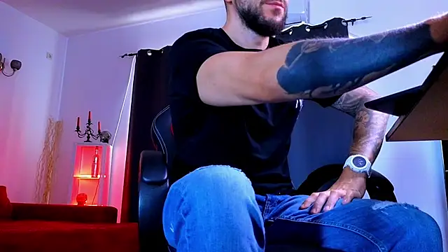 Chatroom XXX en direct de MightyAaron66