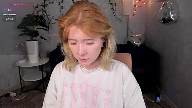 צ'אט XXX בשידור חי של Elira_Vane