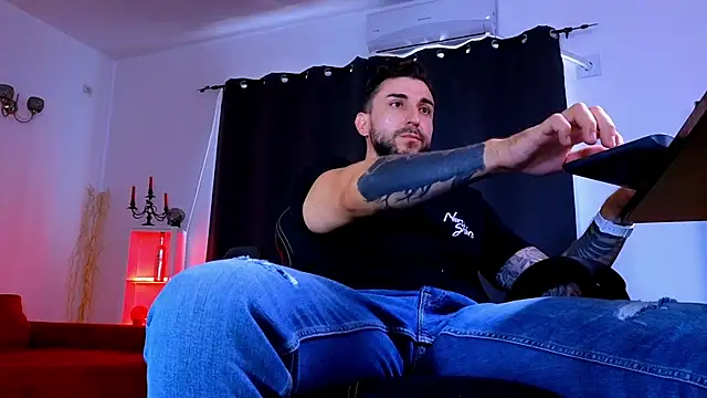 MightyAaron66 Chat XXX live