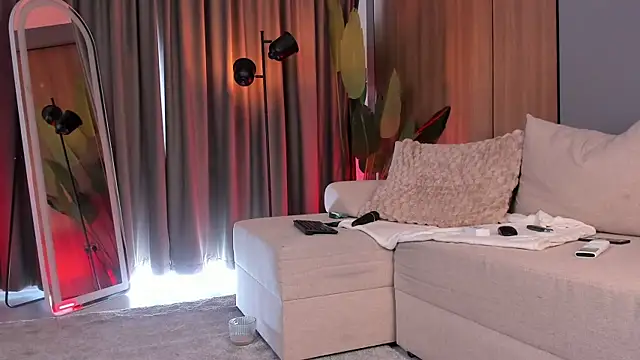 LisaAventi Chat XXX live