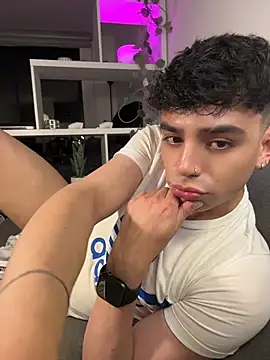 aronnhidden Live XXX-chat