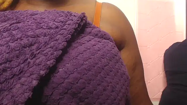 Chat +18 de bootyqueenxxx21 ao vivo