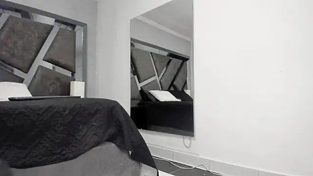 ElektraBomdans Chat XXX in diretta