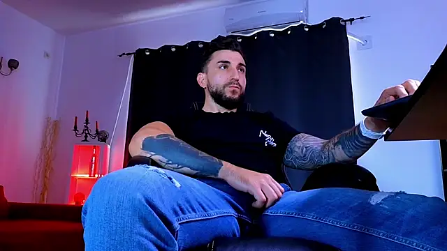 MightyAaron66 – Naživo XXX chat