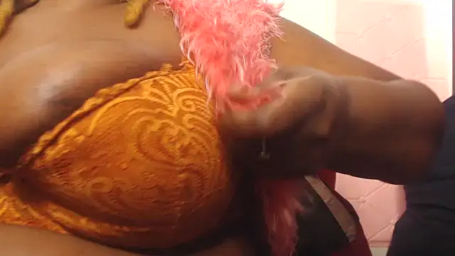 צ'אט XXX בשי דור חי של bootyqueenxxx21