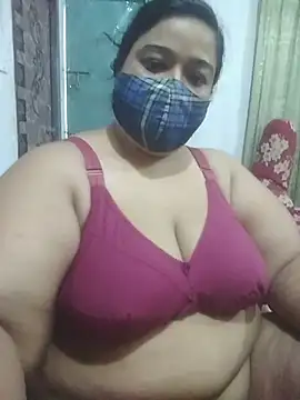momo_loves' Live XXX Chat