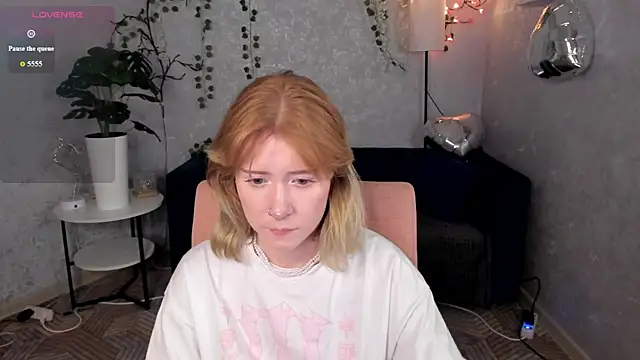 Chat +18 de Elira_Vane ao vivo