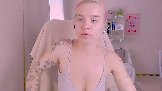 Hot_Blonda Chat XXX in diretta