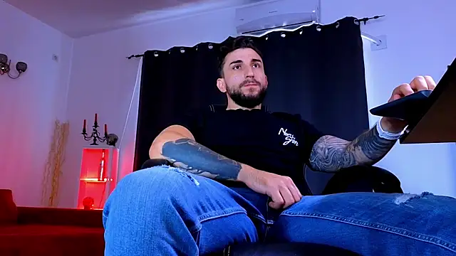 MightyAaron66 Live XXX Chat