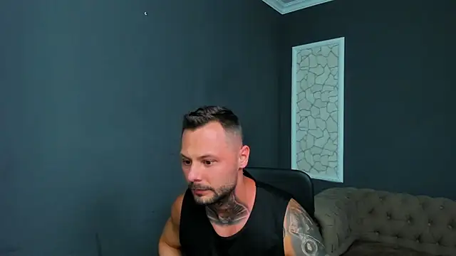 XXX chat uživo modela BrianHunts