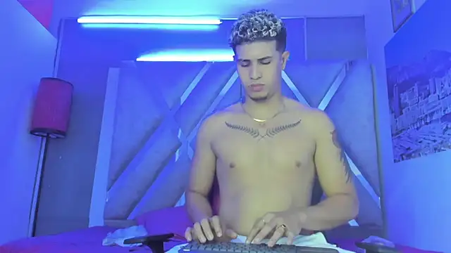 dominic_connor élő XXX-chatje