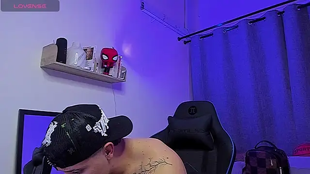 ASHTON_HILSn Live XXX chat