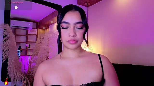 Chloe_monroee Adlı Modelin Canlı XXX Sohbeti