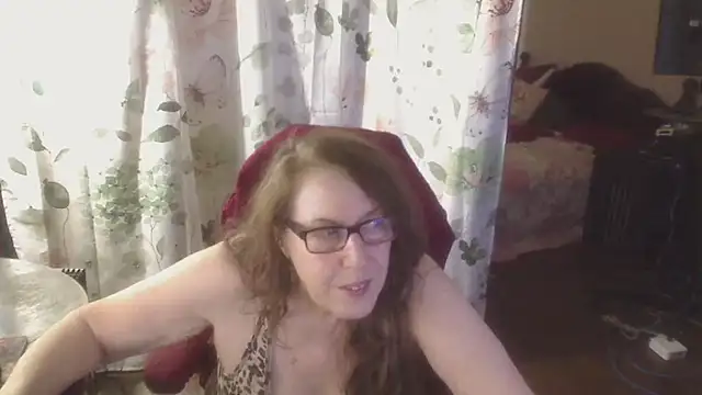 Chat +18 de Ireallysquirt ao vivo