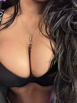 KARISHMA-STRIP élő XXX-chatje