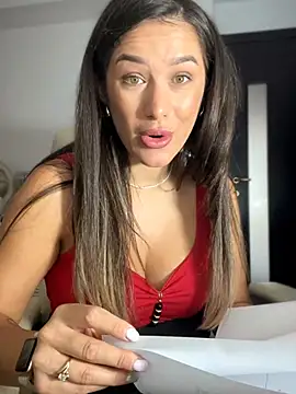 XXX chat uživo modela HotXMom_