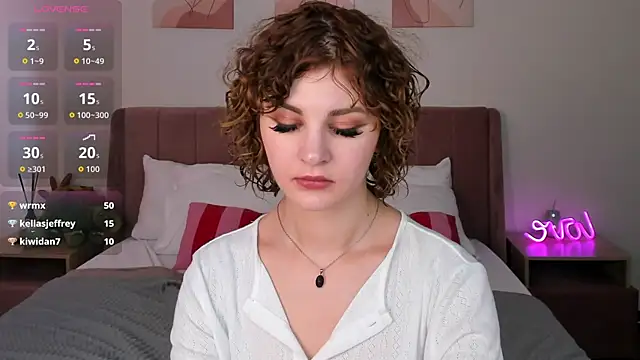 Kira__Fluffy Chat XXX in diretta