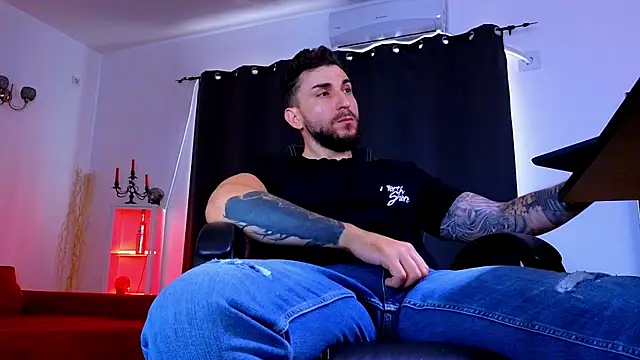 Czat XXX na żywo – MightyAaron66