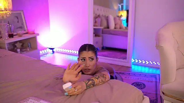 OhhAisha Adlı Modelin Canlı XXX Sohbeti