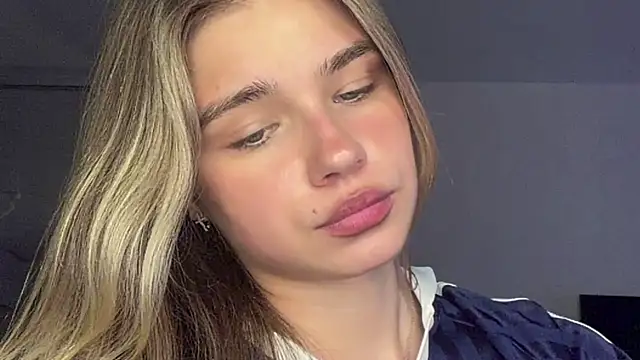 צ'אט XXX בשידור חי של EarthaStinett