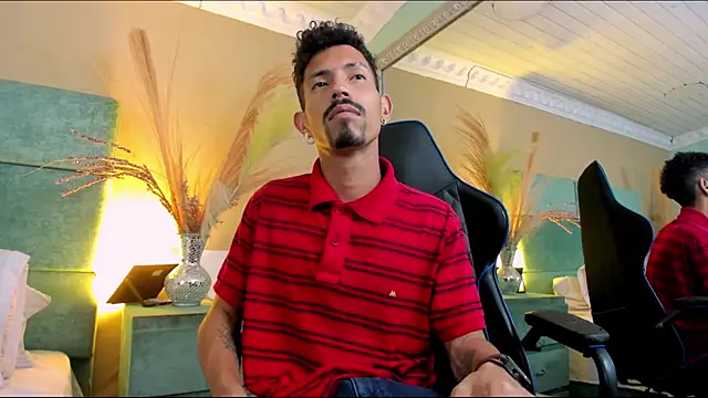 NoaahTylor's Live XXX Chat