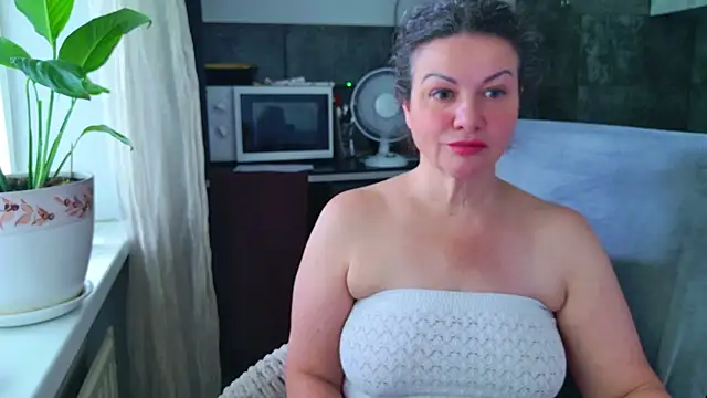 MishaMILF's Live XXX Chat