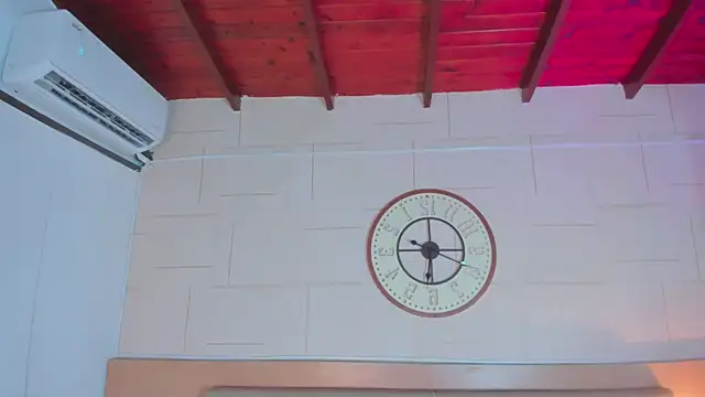 Chat +18 de Meloddy_Rose ao vivo