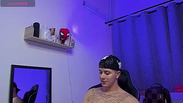 ASHTON_HILS – Naživo XXX chat