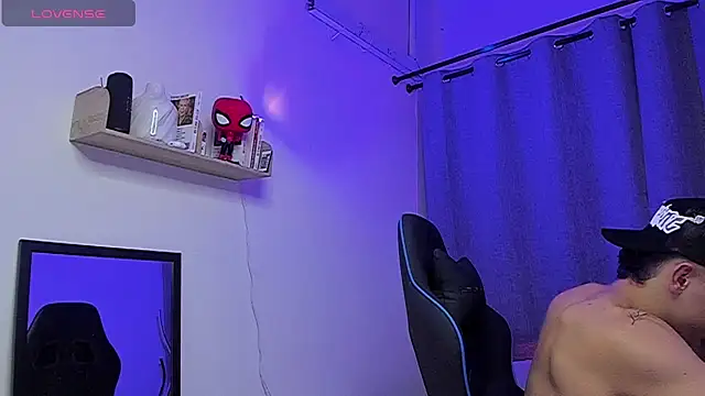 Chat +18 de ASHTON_HILS ao vivo