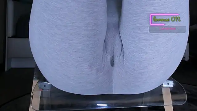 Cameltoe_squirt_inPants' Live XXX Chat