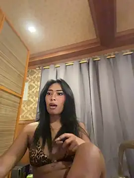 hugecock_tamira Adlı Modelin Canlı XXX Sohbeti
