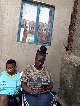 HOSTESS33: απευθείας συνομιλία ΧΧΧ