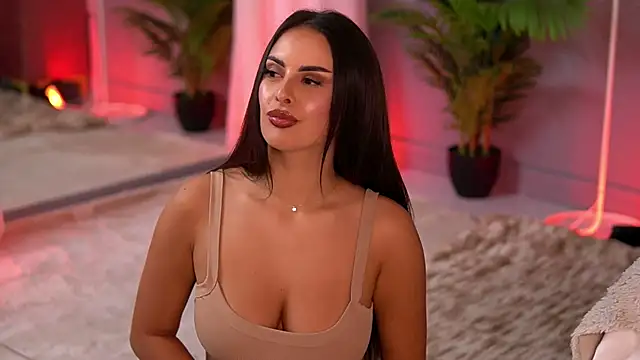 AlmaLuv Adlı Modelin Canlı XXX Sohbeti
