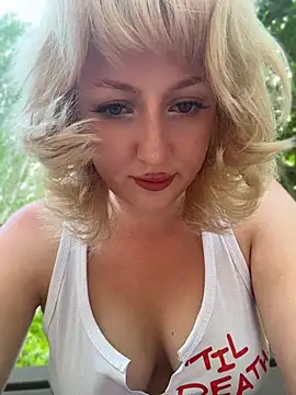 XXX chat uživo modela RonnieKiss