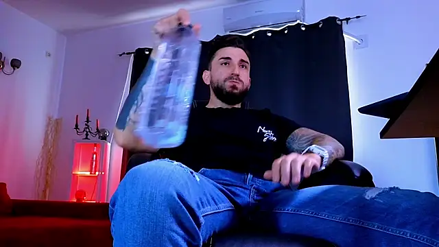MightyAaron66 élő XXX-chatje
