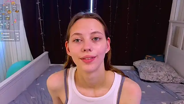 Chatroom XXX en direct de HarriettKitty