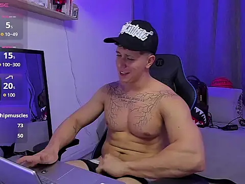 ASHTON_HILS Live XXX-chat