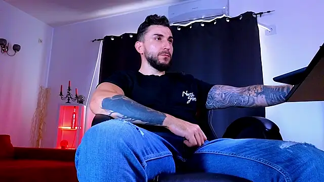 MightyAaron66 现场XXX聊天
