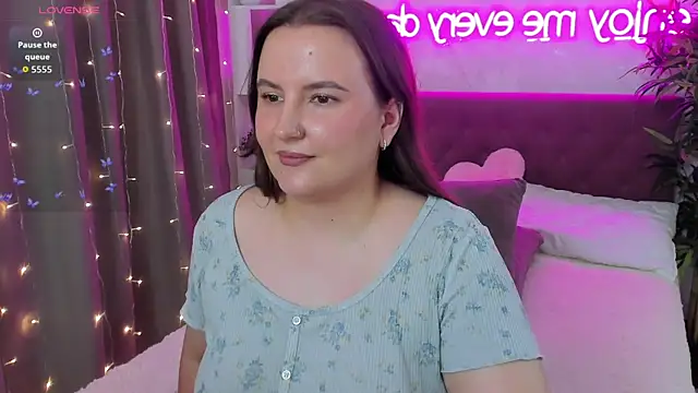 FeralPeach's Live XXX Chat