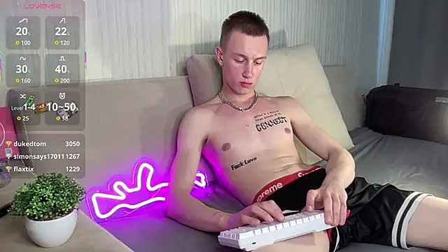 Travis_Gracile élő XXX-chatje