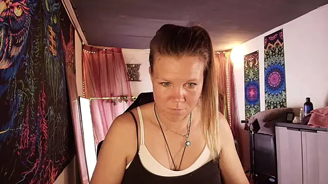 CallMeMaria Adlı Modelin Canlı XXX Sohbeti