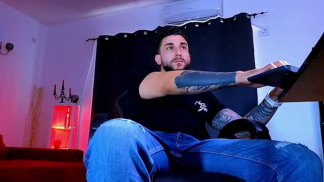 Онлайн чат XXX MightyAaron66