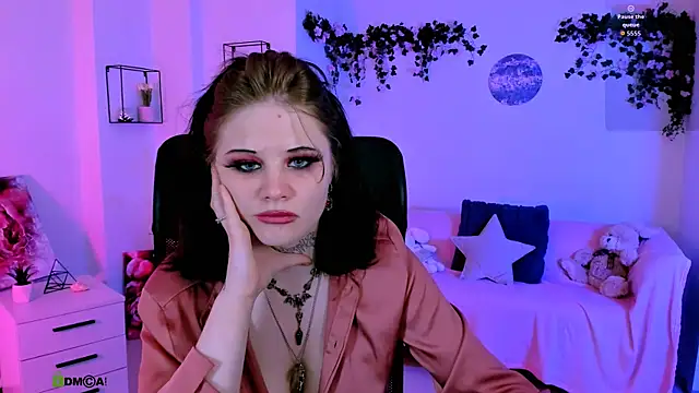 nikki_kiss_ Adlı Modelin Canlı XXX Sohbeti